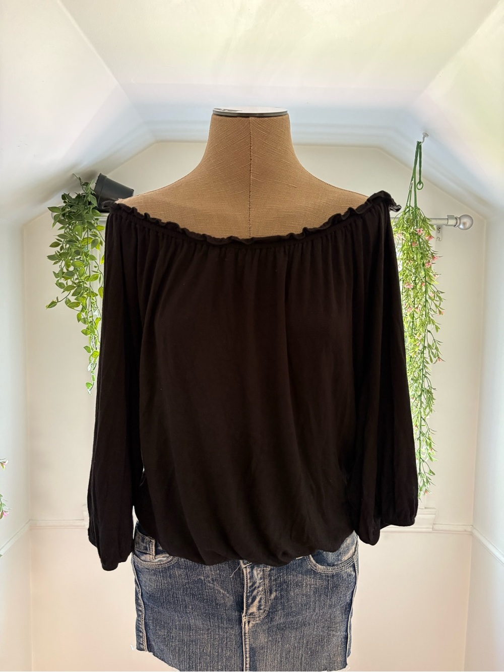Women's Black Off-the-Shoulder Long Sleeve Blouse
